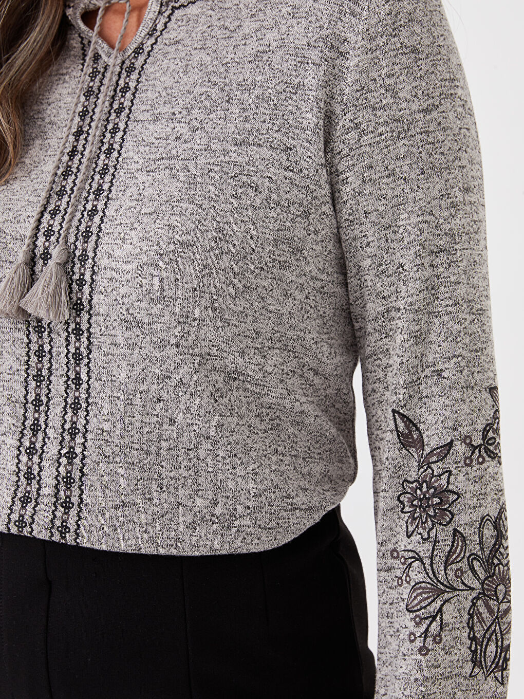 Gri Bağlamalı Yaka Nakışlı Uzun Kollu Kadın Bluz-3