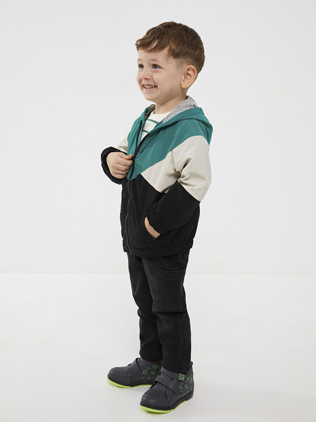 Gri Cırt Cırtlı Tabanı Işıklı Erkek Bebek Bot