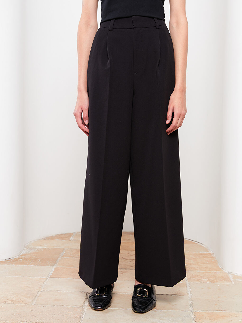 Siyah Kadın Rahat Kalıp Düz Pantolon-3