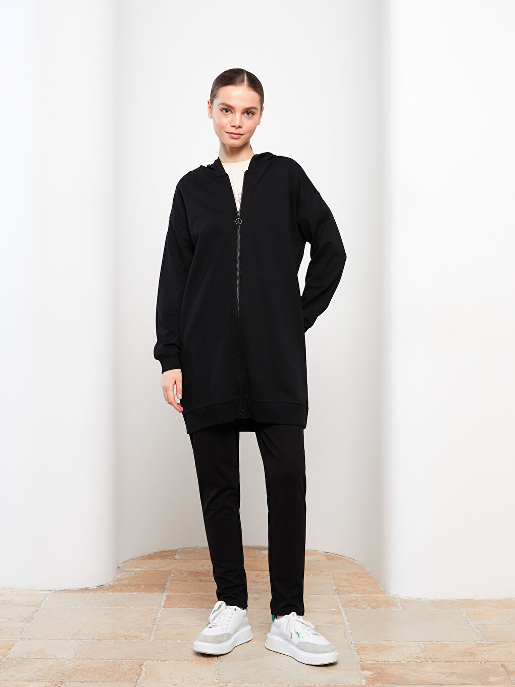 Siyah Kapüşonlu Düz Uzun Kollu Oversize Kadın Hırka-2