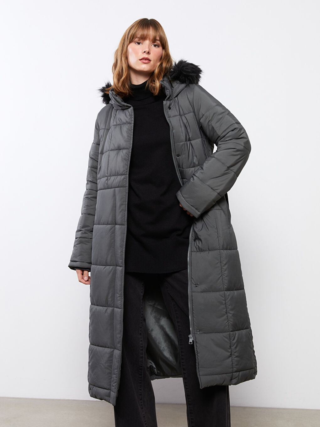 Antrasit Kürk Detaylı Kapüşonlu Düz Uzun Kollu Kadın Şişme Mont-1