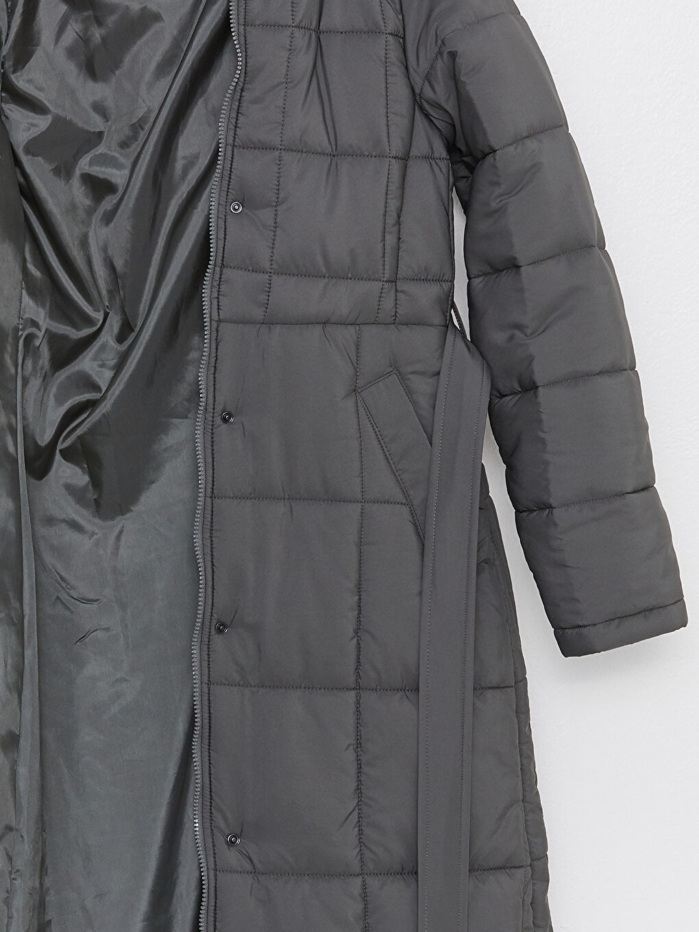 Antrasit Kürk Detaylı Kapüşonlu Düz Uzun Kollu Kadın Şişme Mont-9