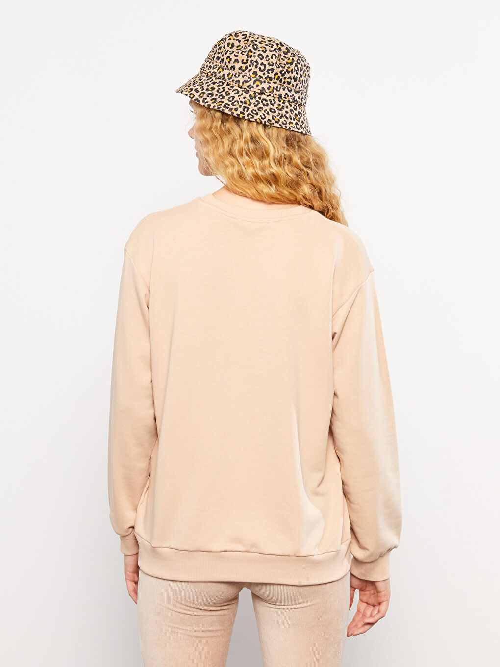 Bej Bisiklet Yaka Nakışlı Uzun Kollu Kadın Sweatshirt-4