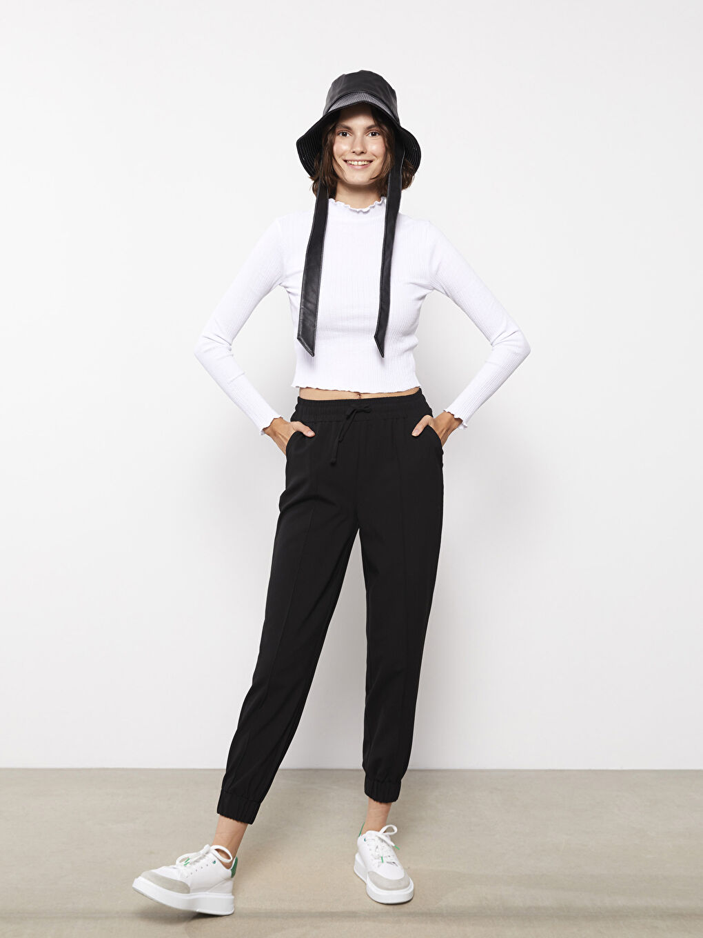 Beyaz Dik Yaka Düz Uzun Kollu Kadın Kazak-2