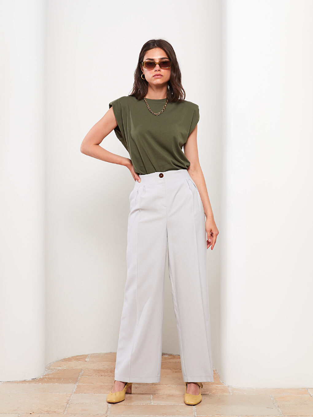 Gri Kadın Rahat Kalıp Düz Pantolon