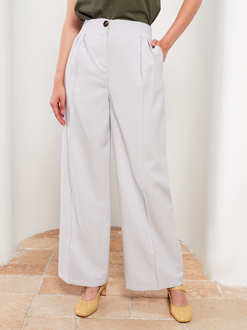 Gri Kadın Rahat Kalıp Düz Pantolon-3