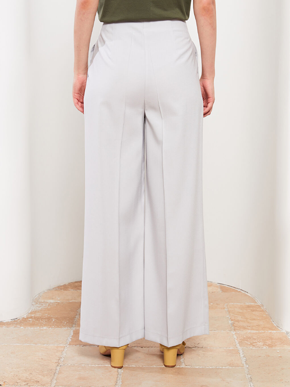 Gri Kadın Rahat Kalıp Düz Pantolon-4