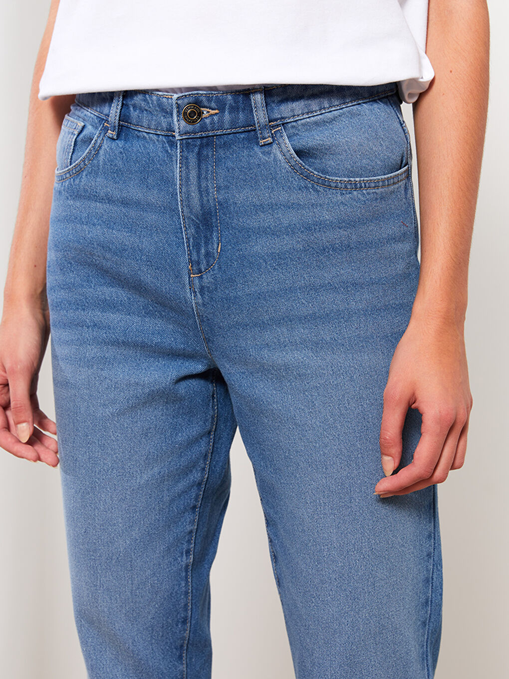 Women's Slim Mom Straight Jeans -W2DV88Z8-H45