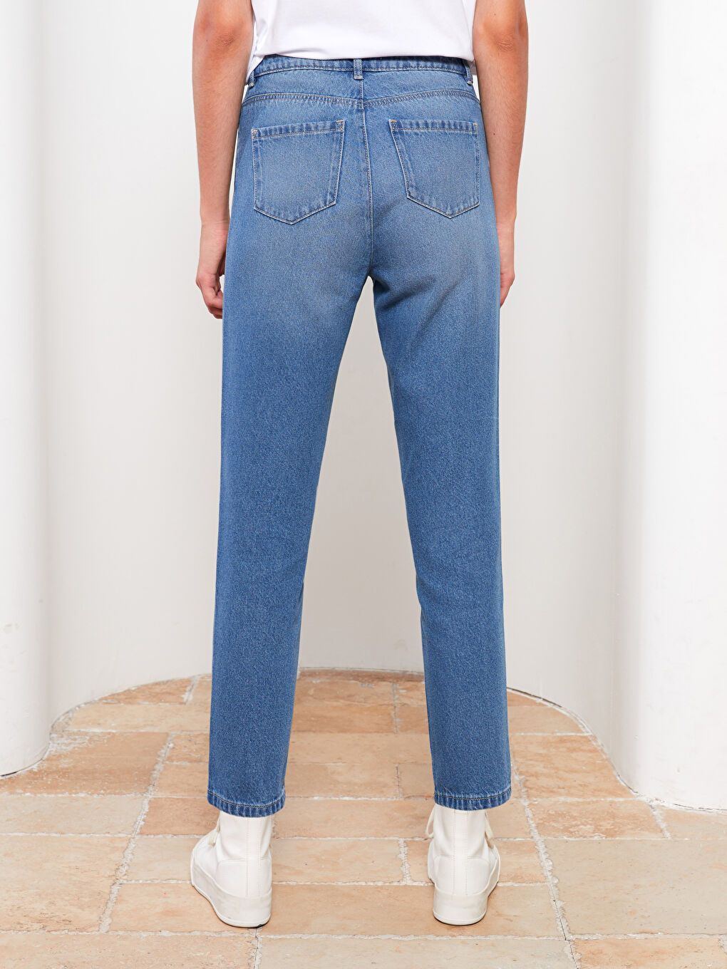 Women's Slim Mom Straight Jeans -W2DV88Z8-H45
