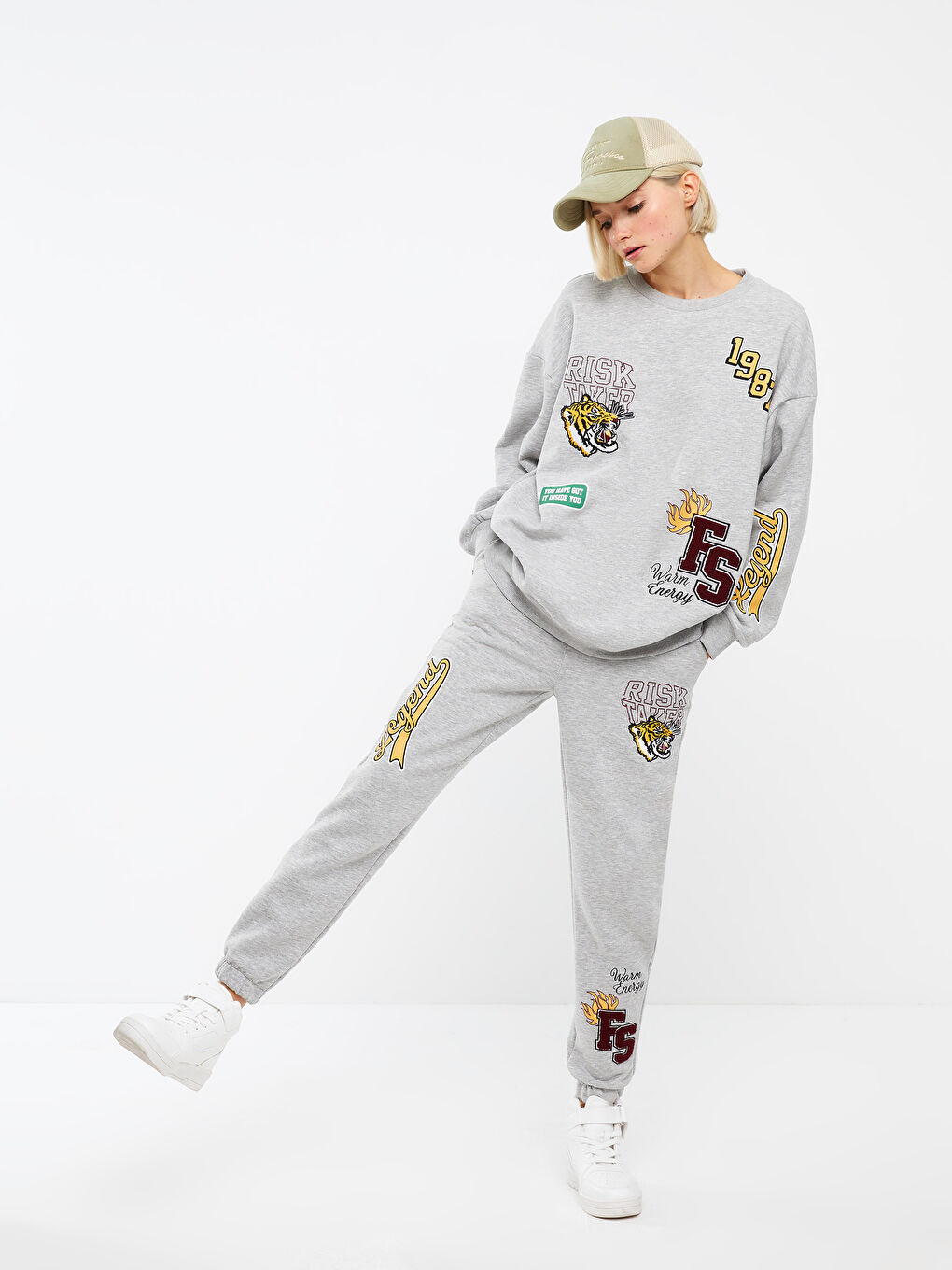 بنطلون رياضي مطبوع بخصر مرن للسيدات