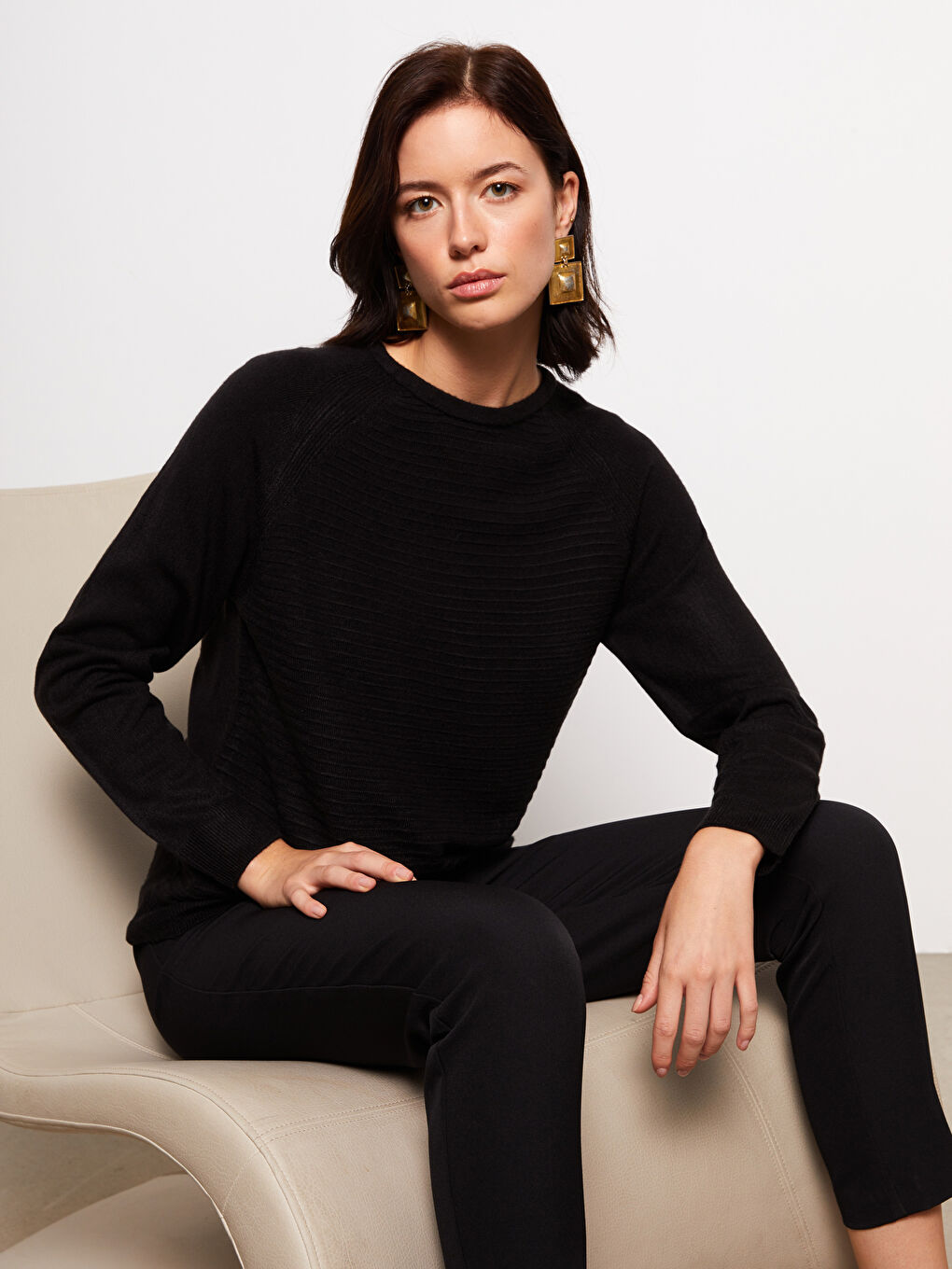 Siyah Bisiklet Yaka Kendinden Desenli Uzun Kollu Kadın Triko Kazak-2