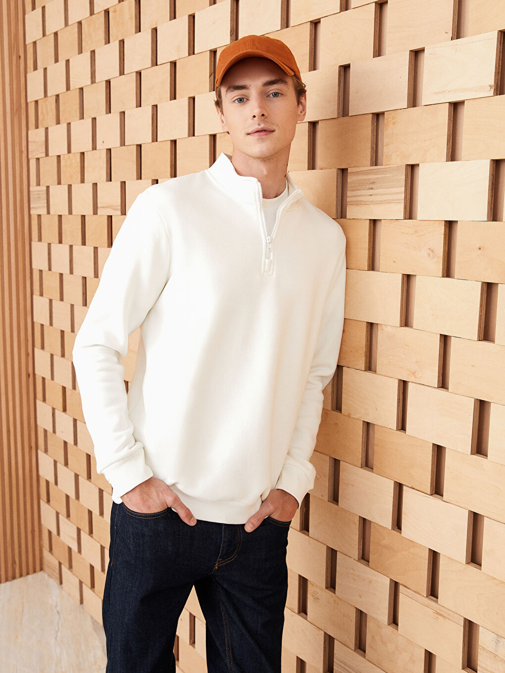 Ekru Dik Yaka Uzun Kollu Erkek Kalın Sweatshirt-1