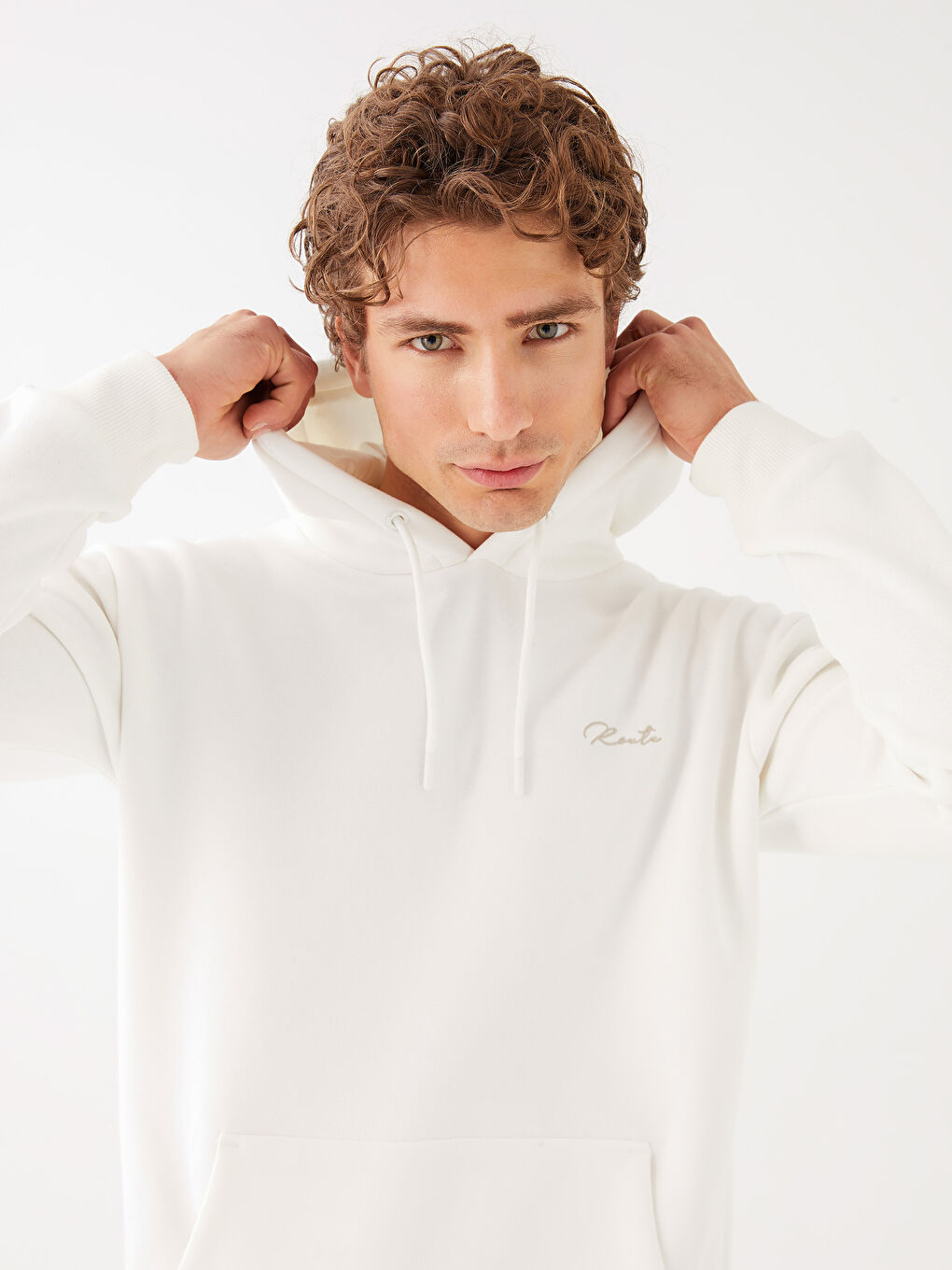 Beyaz Uzun Kollu Nakışlı Erkek Kalın Hoodie