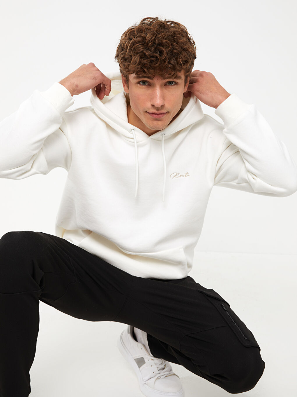 Beyaz Uzun Kollu Nakışlı Erkek Kalın Hoodie-6