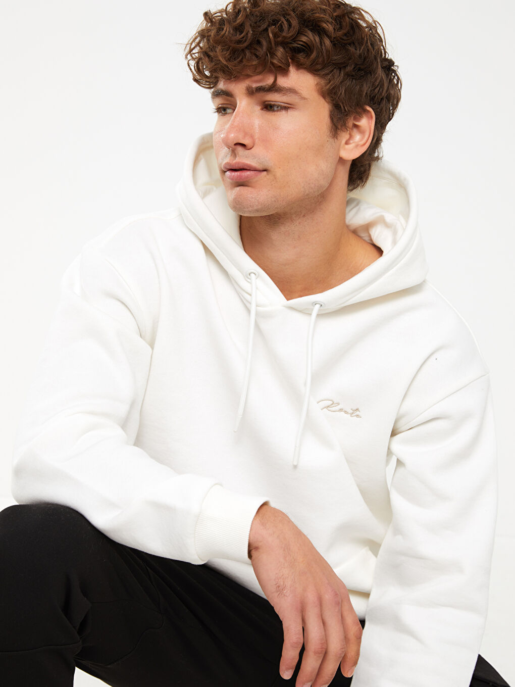 Beyaz Uzun Kollu Nakışlı Erkek Kalın Hoodie-8
