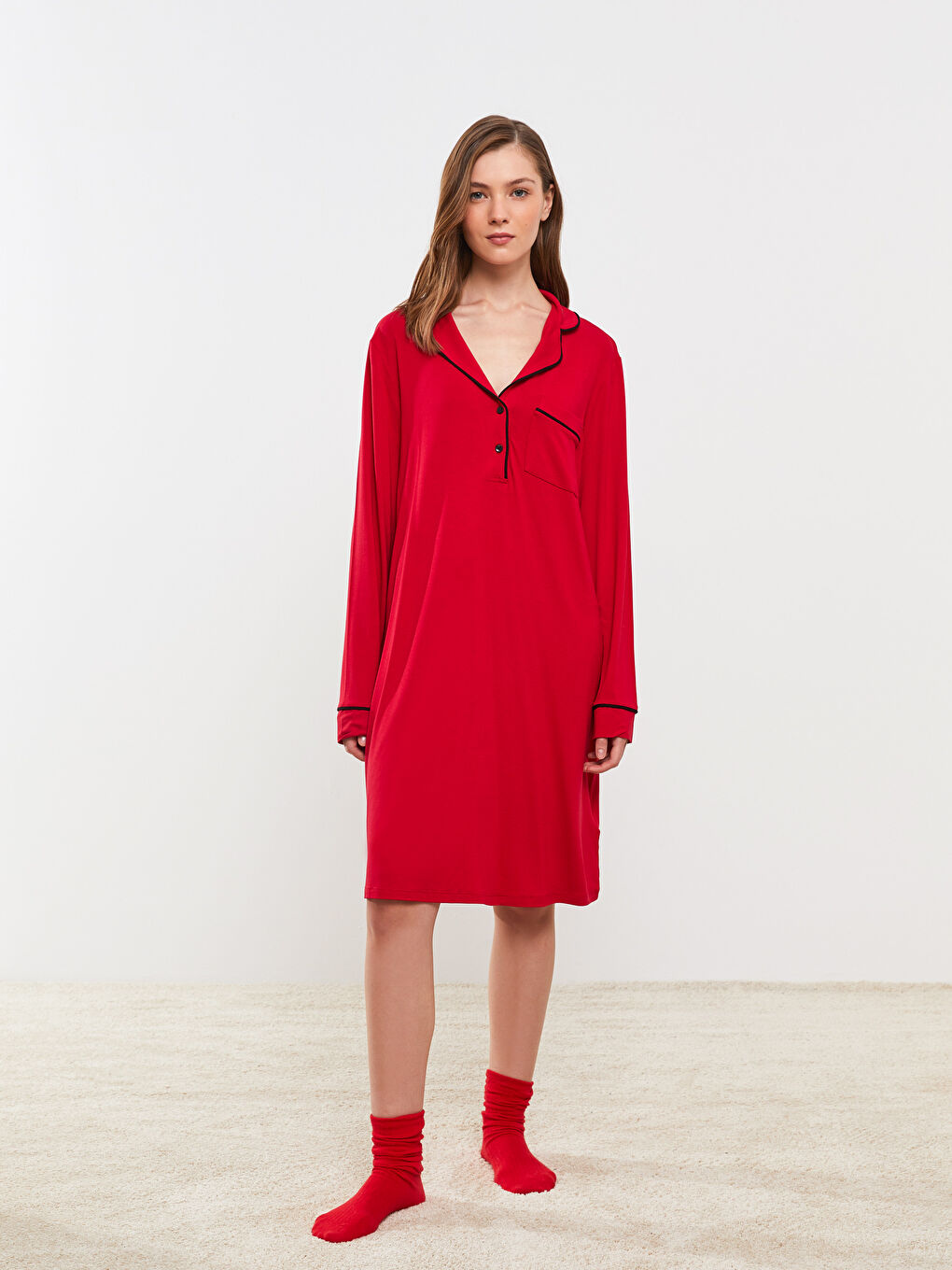 Kırmızı Gömlek Yaka Yılbaşı Temalı Uzun Kollu Kadın Gecelik-1