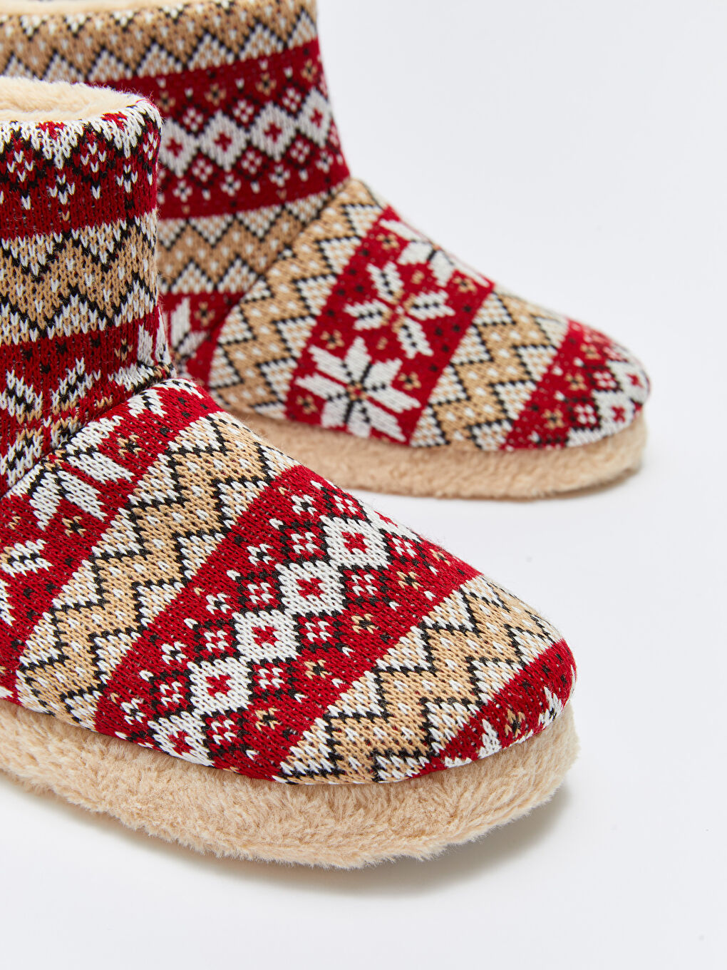 Kırmızı Kadın Desenli Ev Botu-2