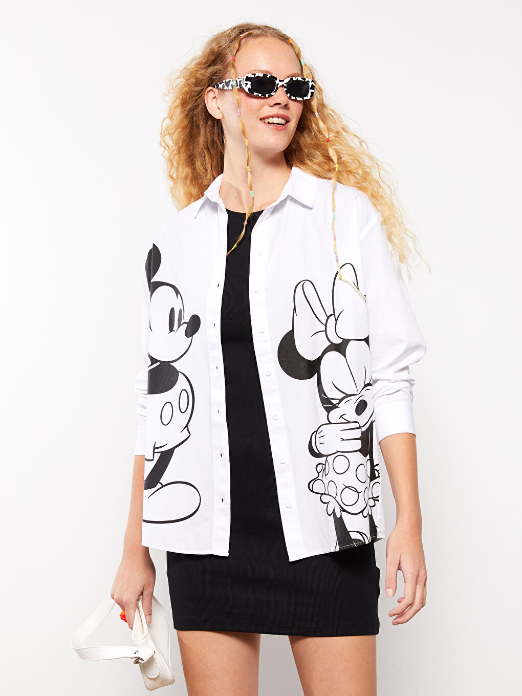 Beyaz Önden Düğme Kapamalı Mickey Mouse Baskılı Uzun Kollu Poplin Kadın Gömlek-1