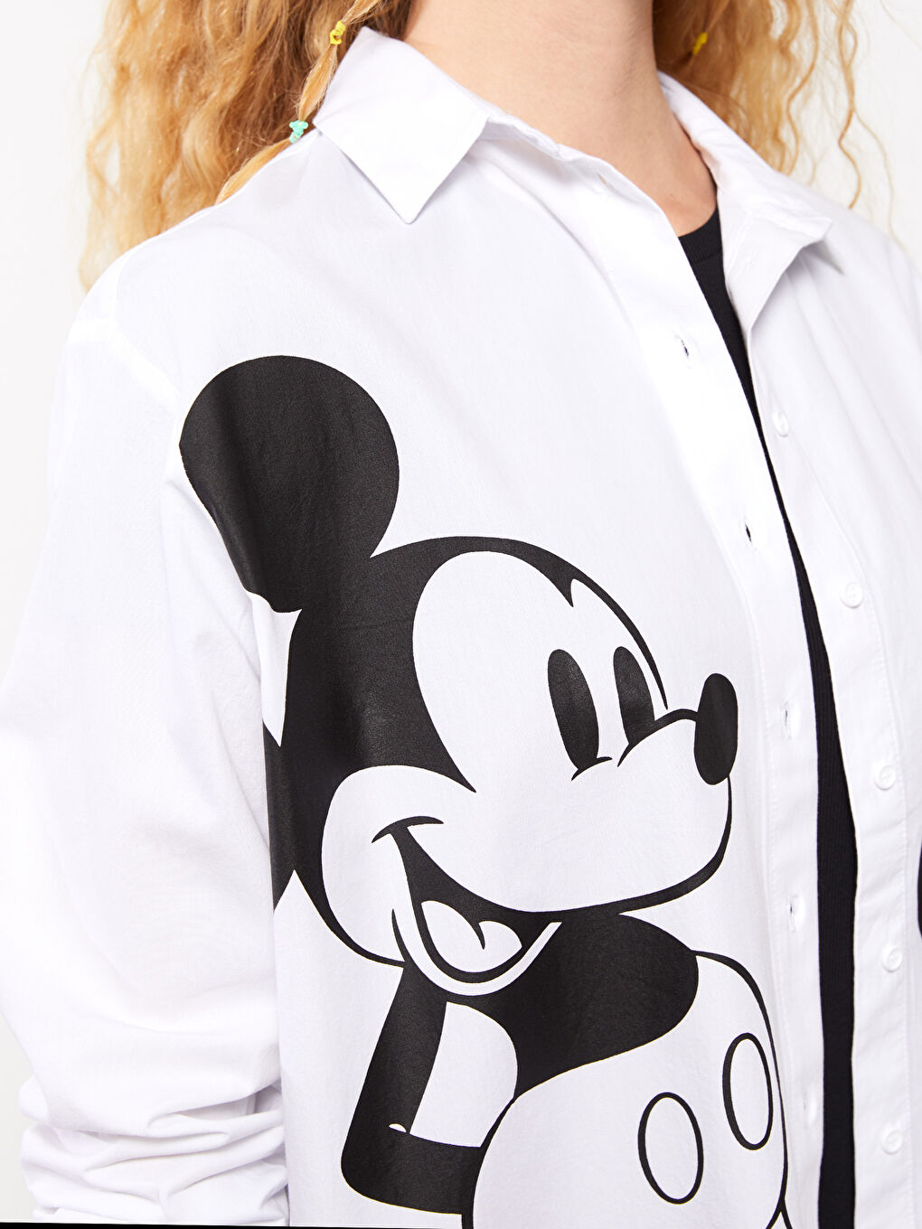 Beyaz Önden Düğme Kapamalı Mickey Mouse Baskılı Uzun Kollu Poplin Kadın Gömlek-3