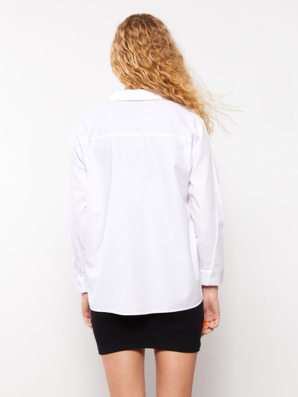 Beyaz Önden Düğme Kapamalı Mickey Mouse Baskılı Uzun Kollu Poplin Kadın Gömlek-4