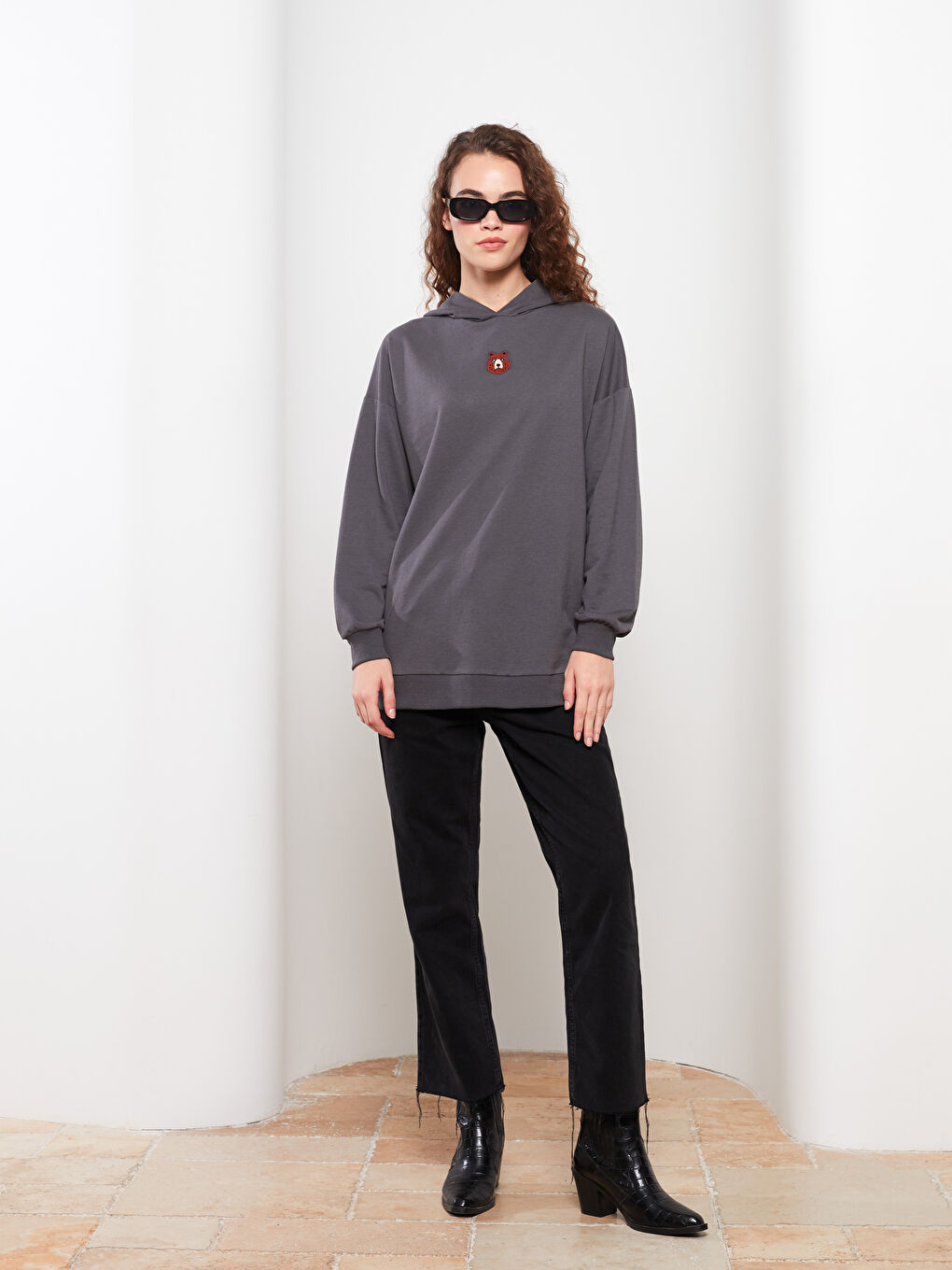 Gri Kapüşonlu Nakışlı Uzun Kollu Oversize Kadın Sweatshirt Tunik-1