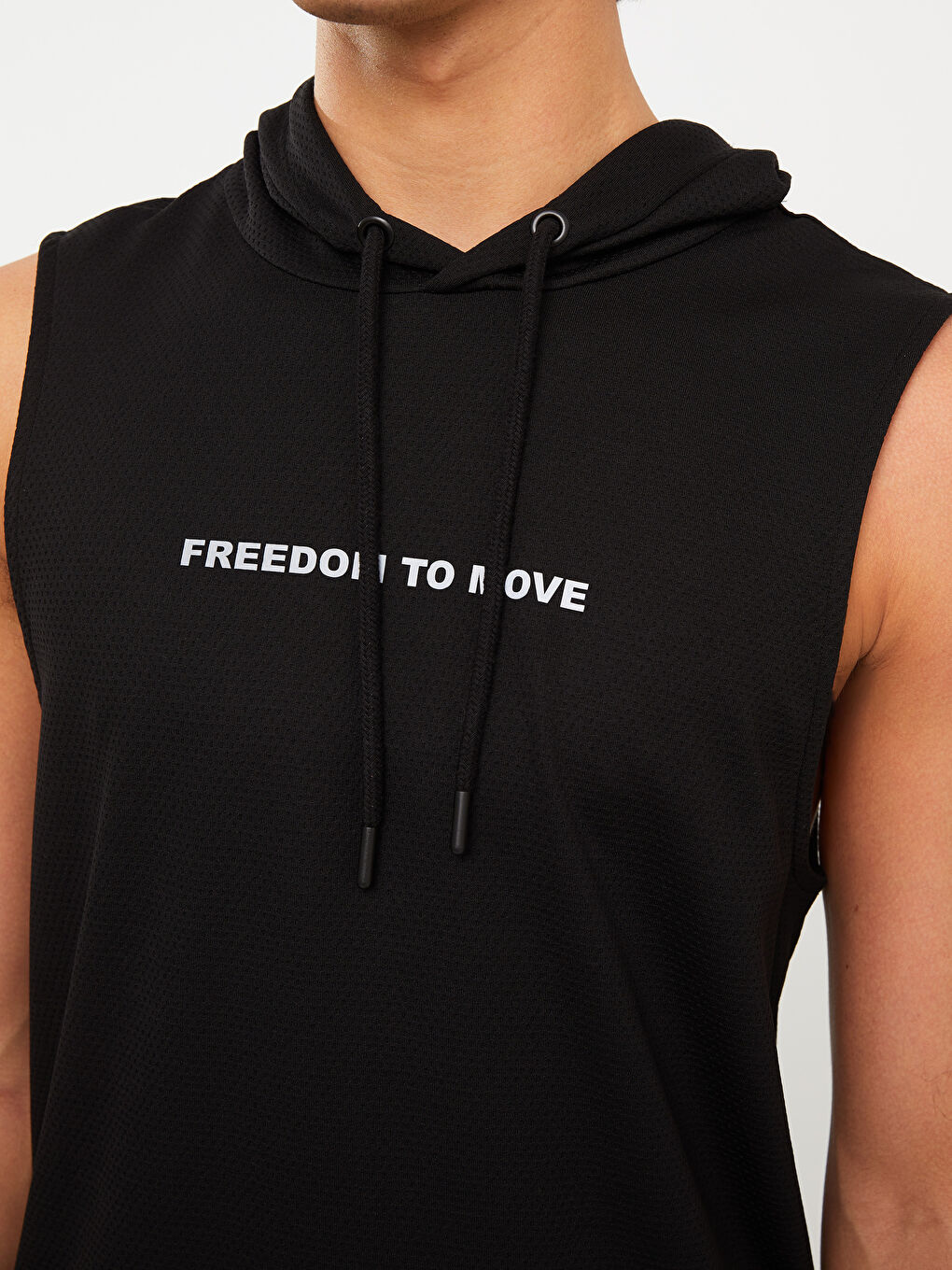 Siyah Kapüşonlu Baskılı Erkek Kolsuz Tişört-3