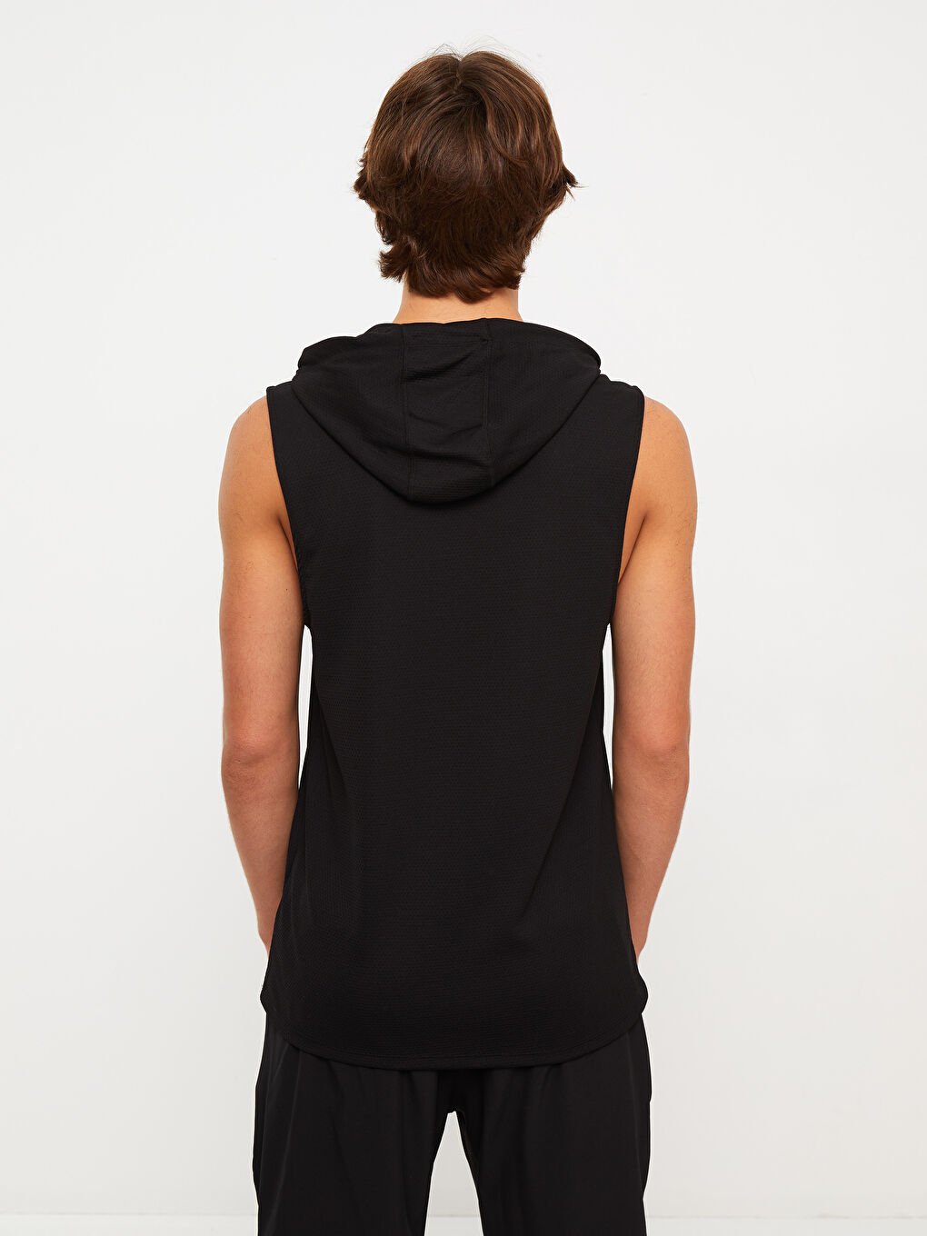 Siyah Kapüşonlu Baskılı Erkek Kolsuz Tişört-4