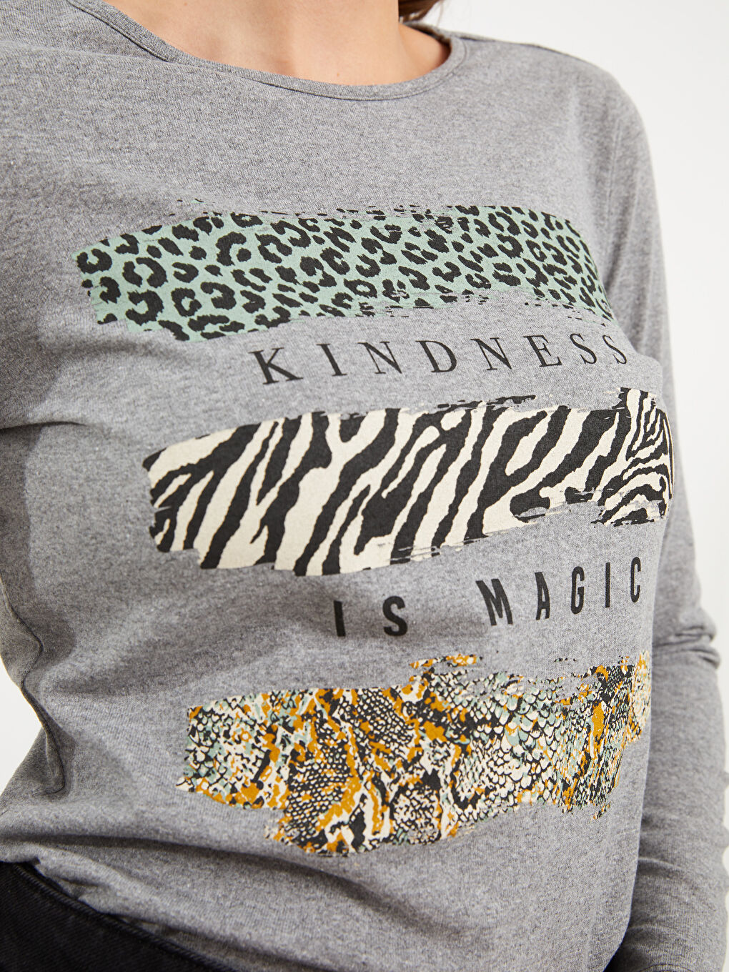 Gri Bisiklet Yaka Baskılı Uzun Kollu Kadın Tişört-3