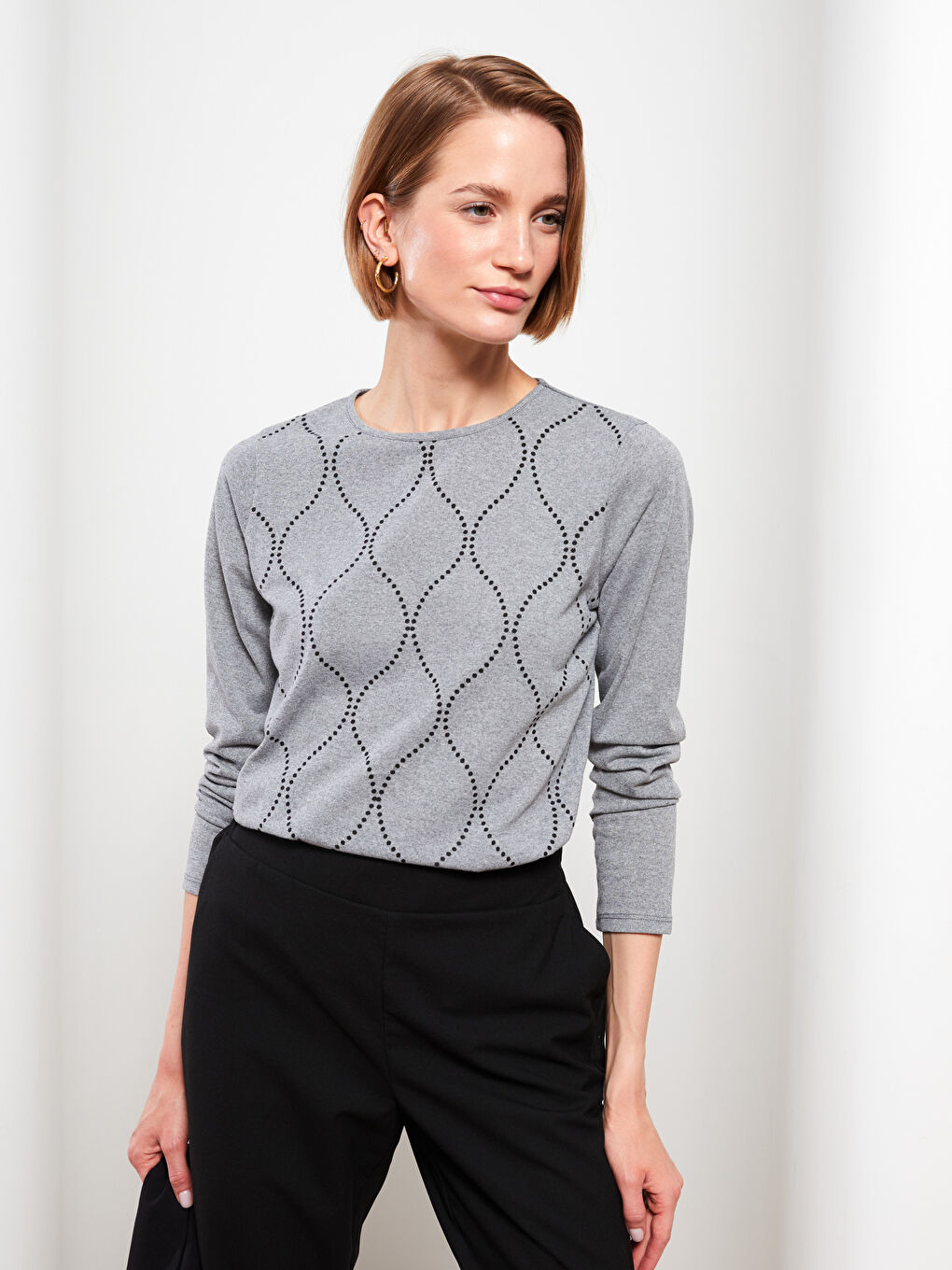 Gri Bisiklet Yaka Desenli Uzun Kollu Kadın Tişört