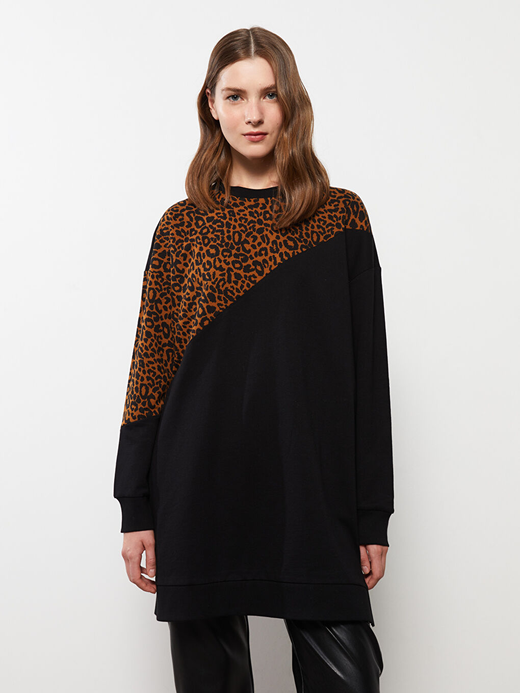 تونیکی سویتشێرتی قۆڵ درێژی چاپکراوی یەخە خڕ بۆ ژنان-1