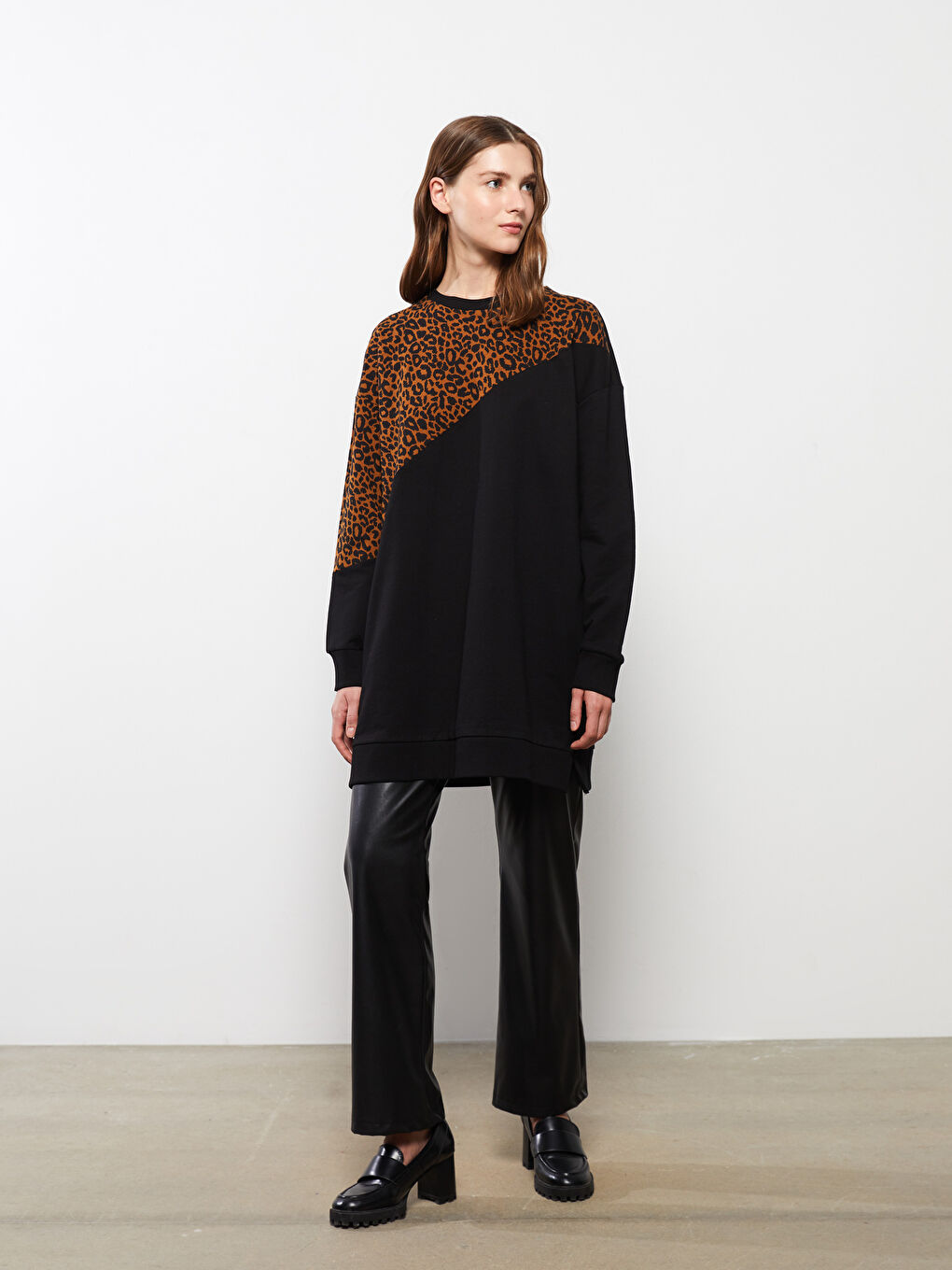 تونیکی سویتشێرتی قۆڵ درێژی چاپکراوی یەخە خڕ بۆ ژنان-2