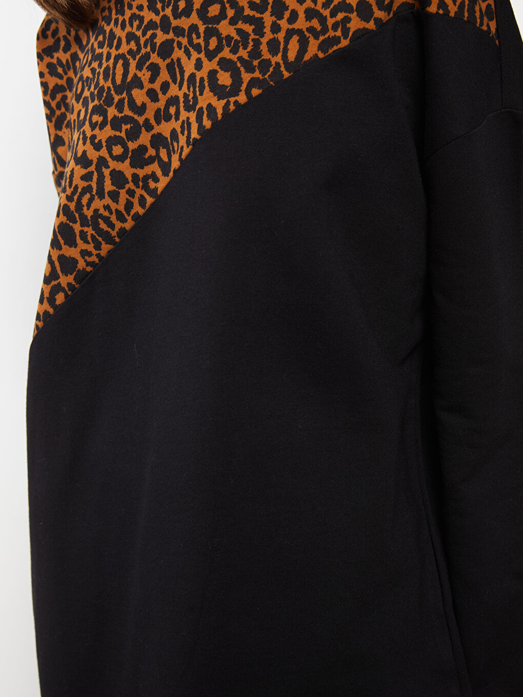 تونیکی سویتشێرتی قۆڵ درێژی چاپکراوی یەخە خڕ بۆ ژنان-3