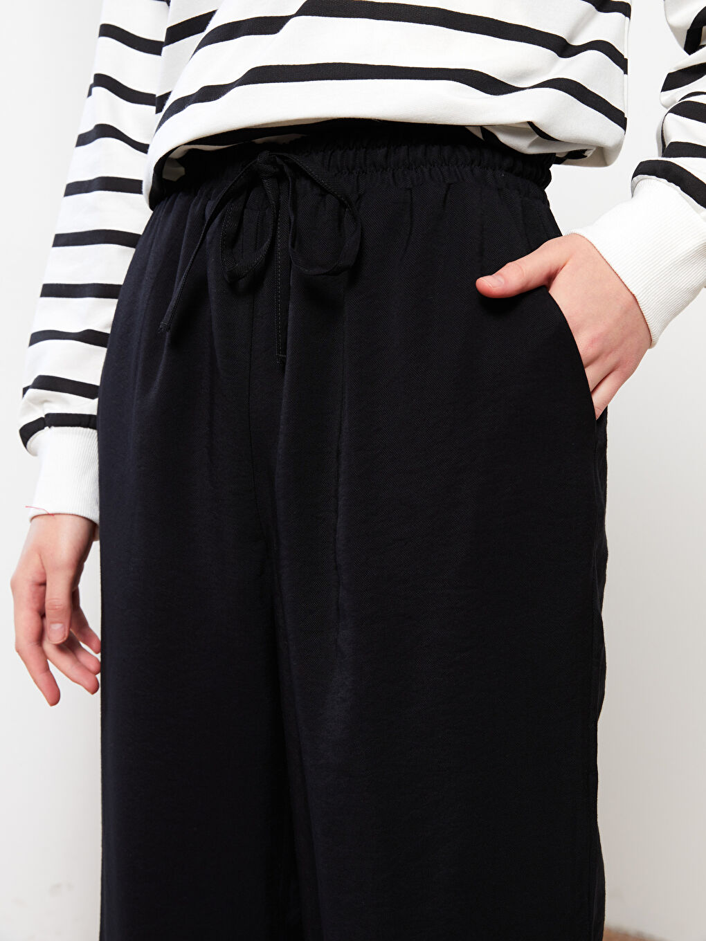 Women's Relaxed Fit Plain Trousers-2