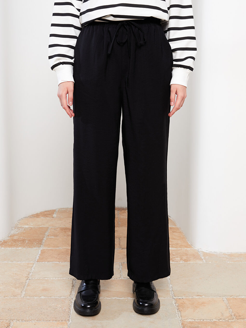 Women's Relaxed Fit Plain Trousers-3