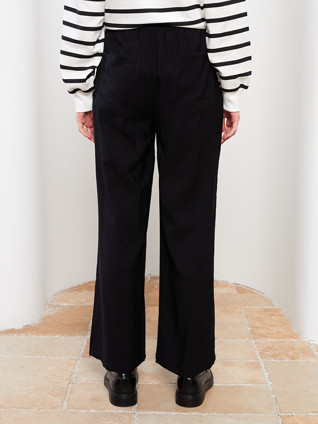 Women's Relaxed Fit Plain Trousers-4