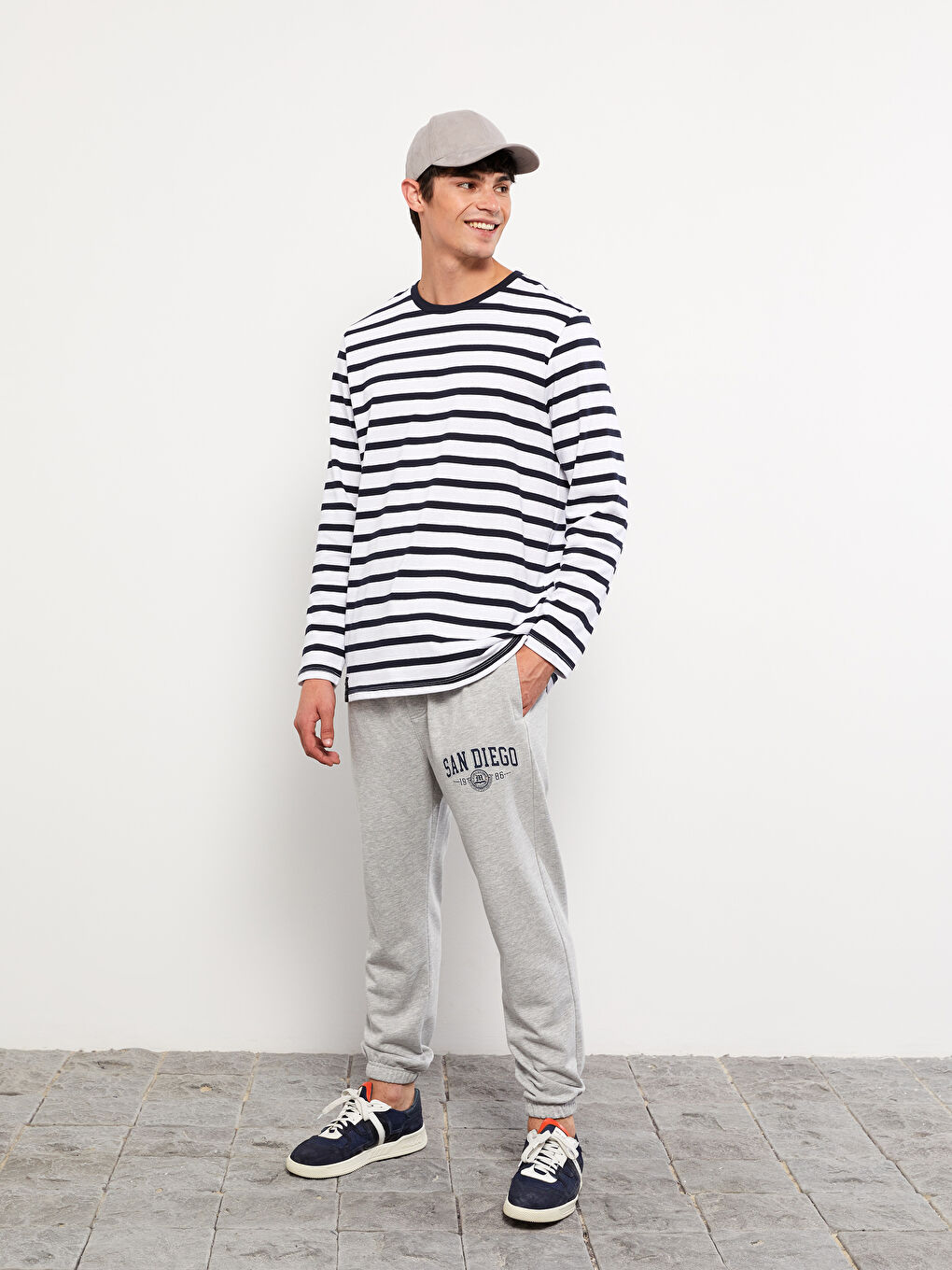 Standard Fit Men's Jogger Sweatpants