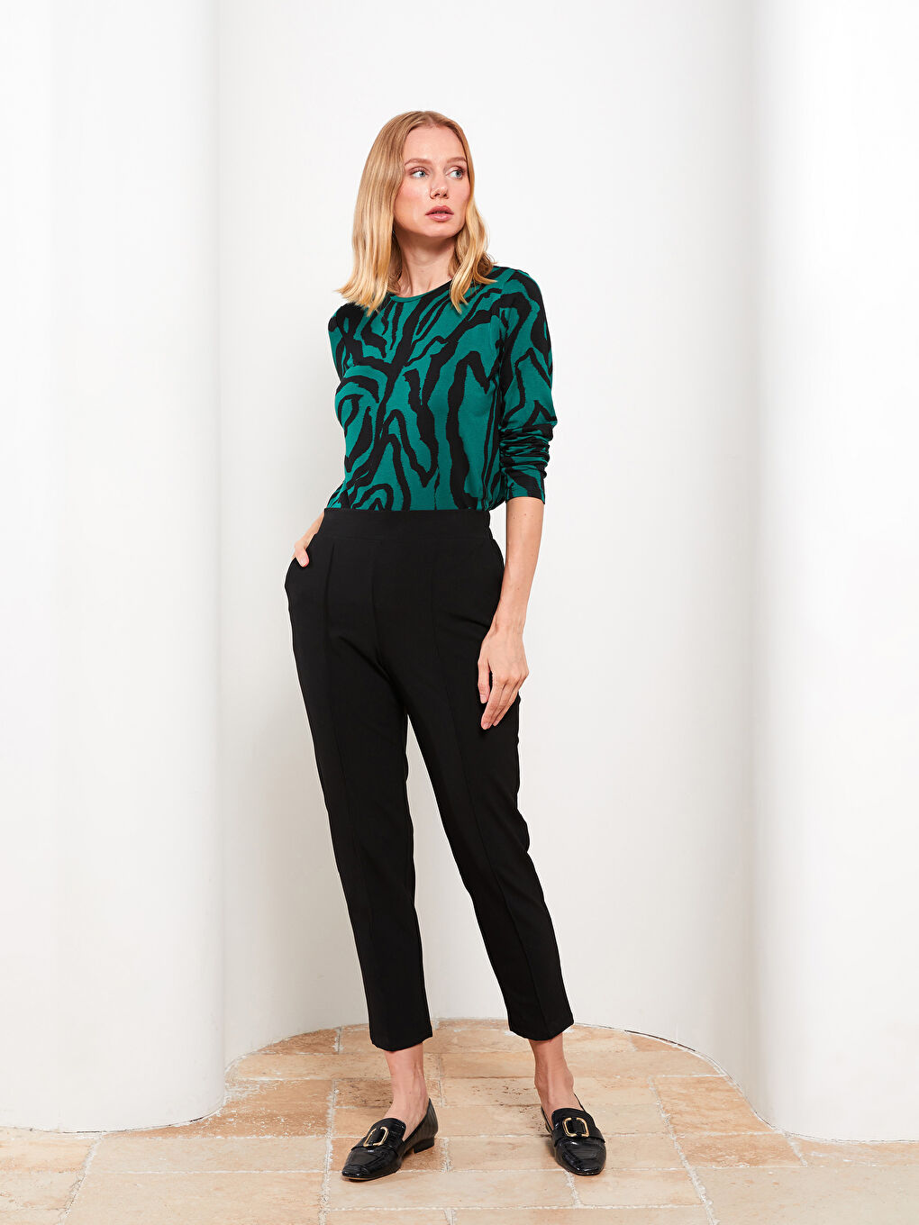 Siyah Kadın Rahat Kalıp Düz Pantolon