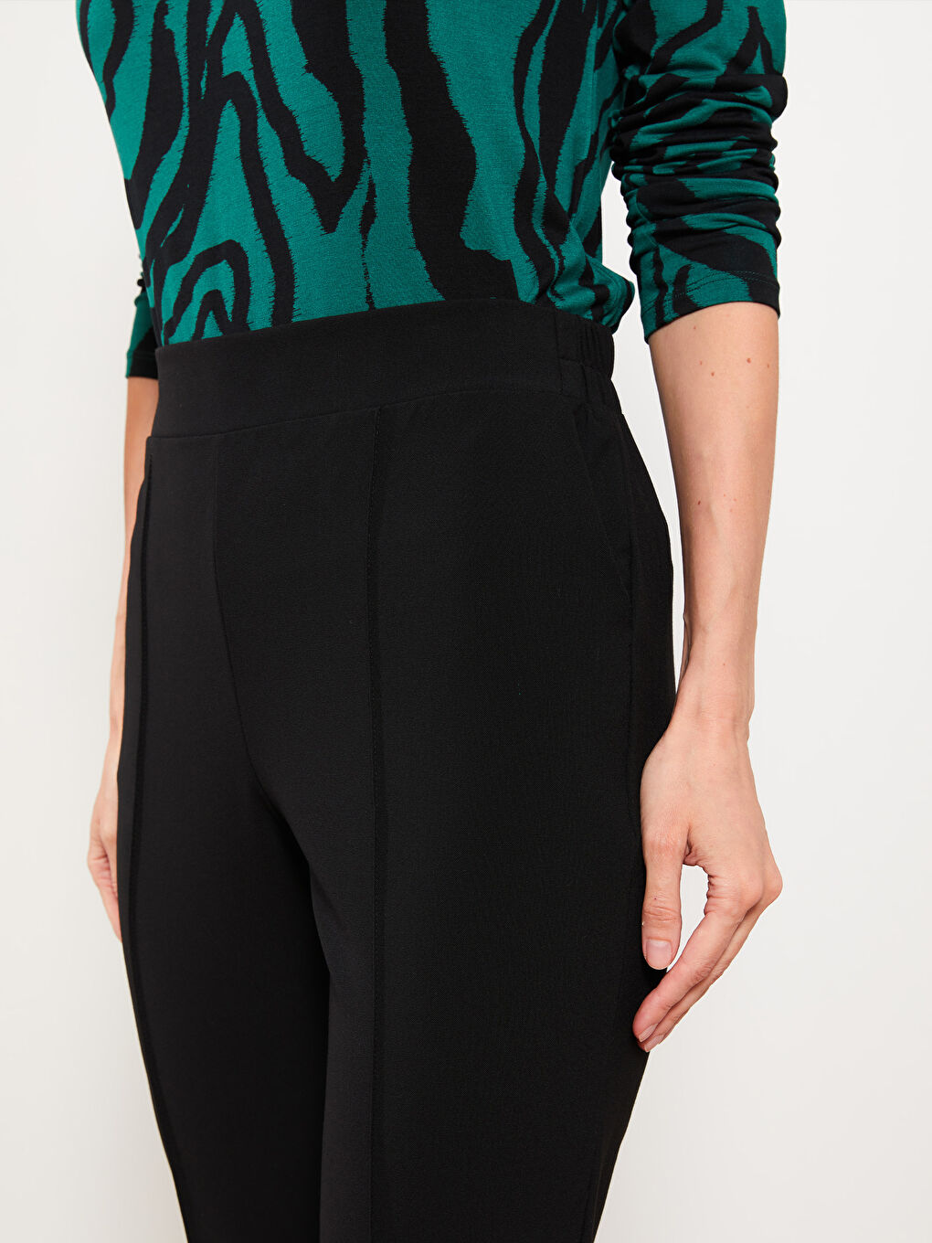 Siyah Kadın Rahat Kalıp Düz Pantolon-2