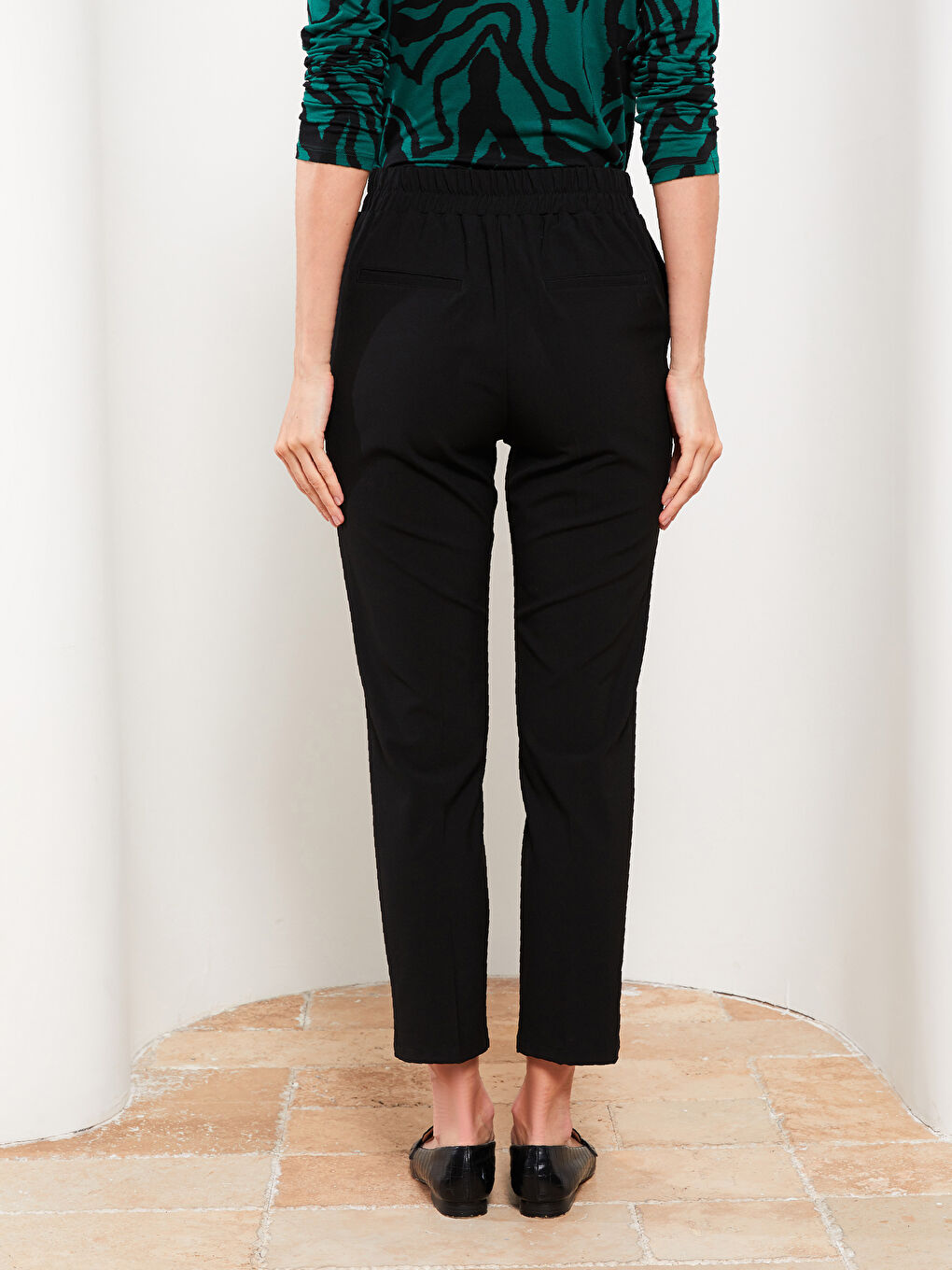Siyah Kadın Rahat Kalıp Düz Pantolon-4