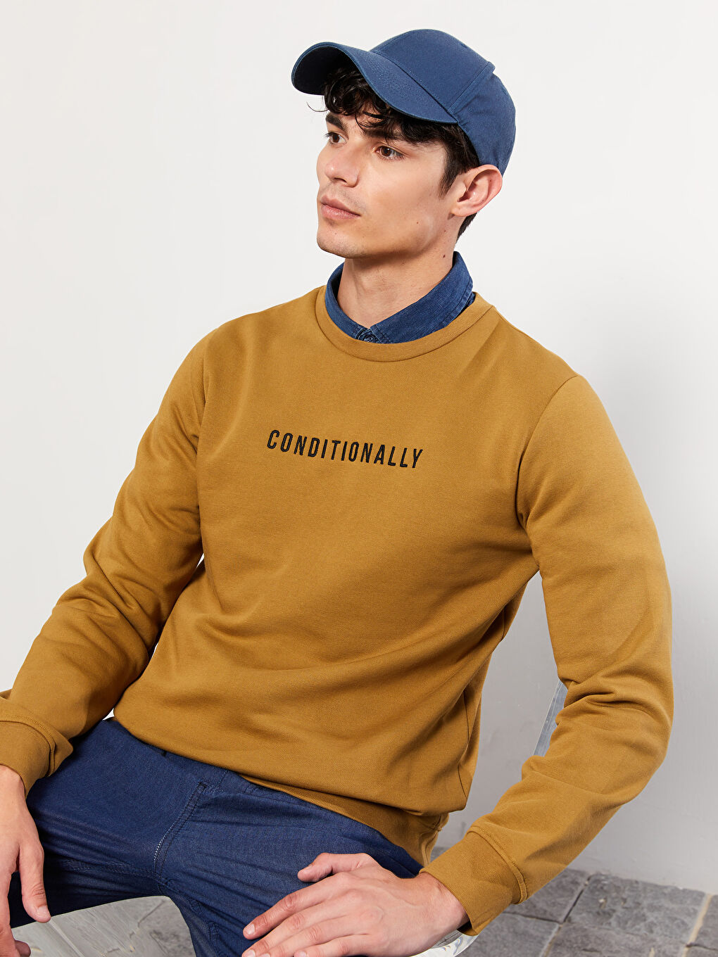 LCW Casual Sarı Bisiklet Yaka Uzun Kollu Baskılı Erkek Sweatshirt