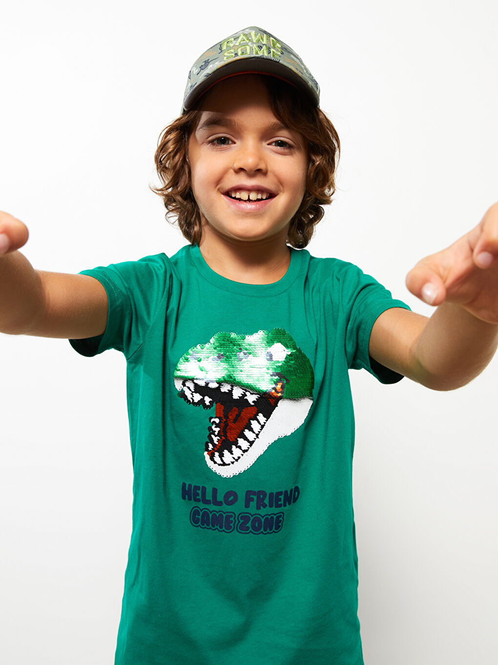 تيشيرت أولاد قطن كم قصير برقبة دائرية مطبوع ومطرز بالترتر على الجانبين-3