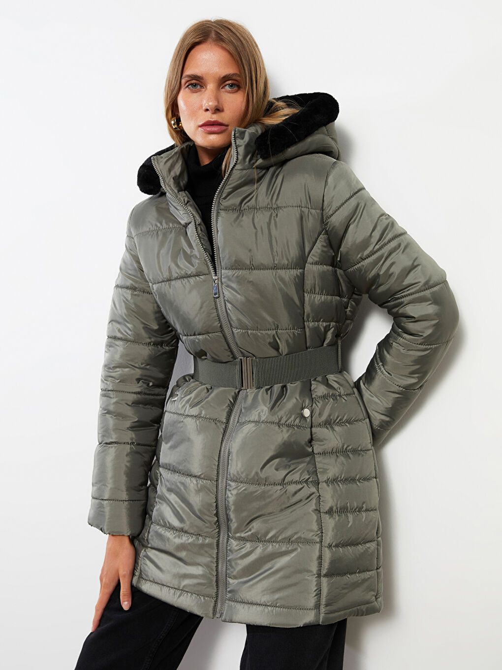 Haki Kadın Kapüşonlu Düz Şişme Mont-4