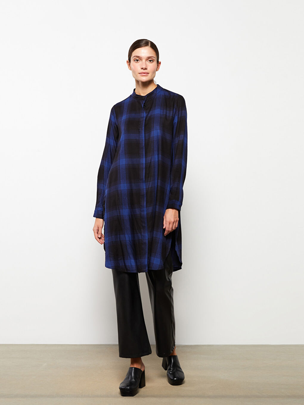 LCWAIKIKI Classic Crew Neck Plaid Long Sleeve Viscose Women's Tunic -W2EK60Z8-LN6