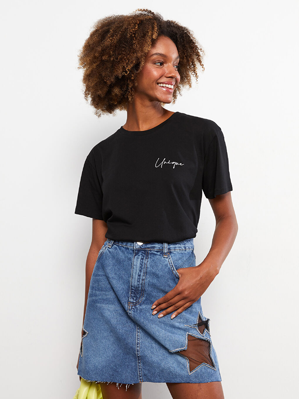 Siyah Bisiklet Yaka Baskılı Kısa Kollu Pamuklu Kadın Tişört-1