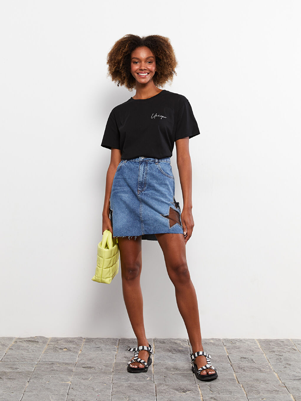 Siyah Bisiklet Yaka Baskılı Kısa Kollu Pamuklu Kadın Tişört-2