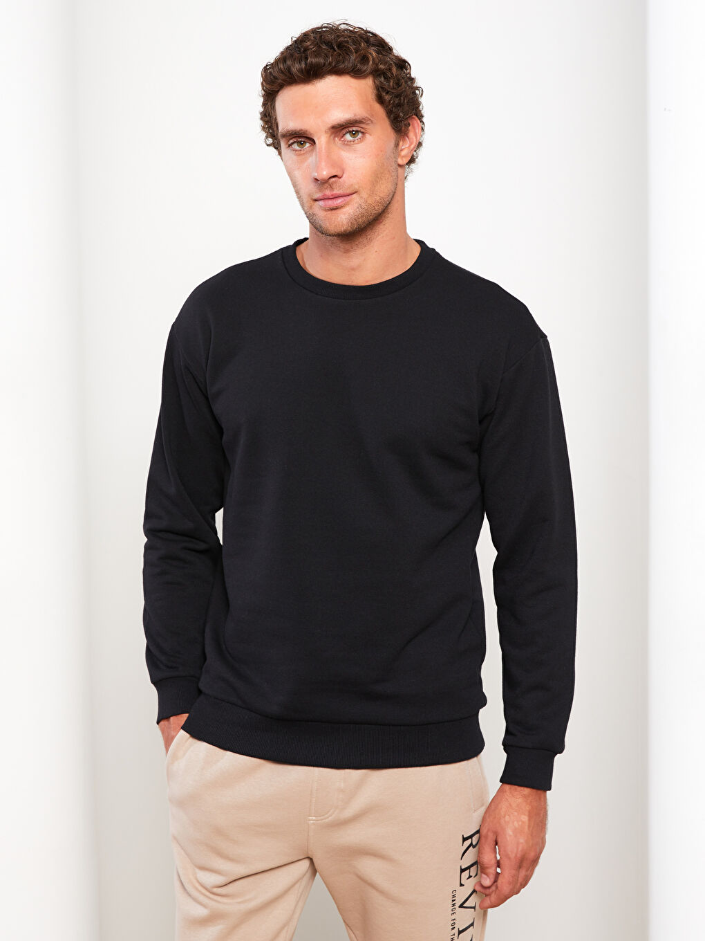 Siyah Bisiklet Yaka Uzun Kollu Erkek Sweatshirt-2