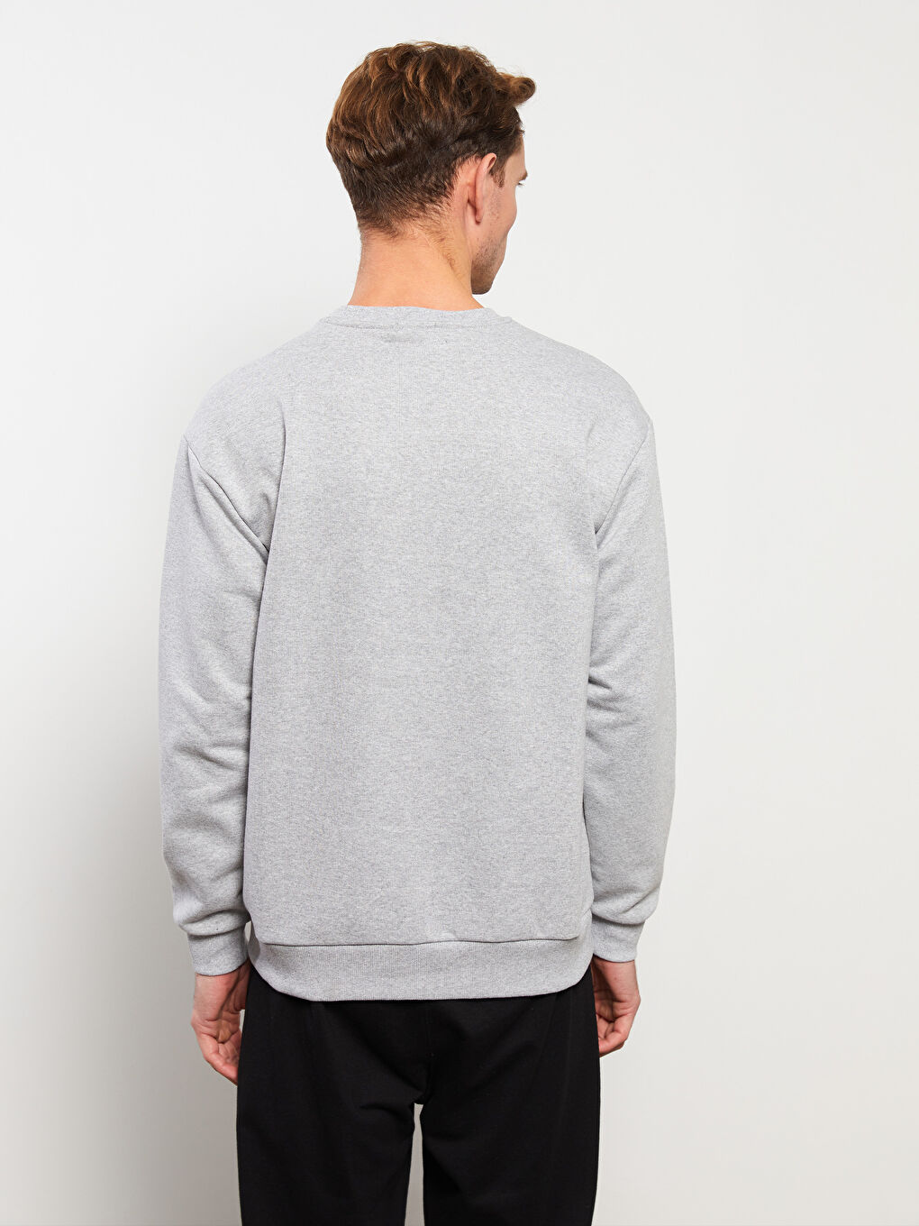 سويت شيرت كم طويل مطبوع بياقة دائرية للرجال-4