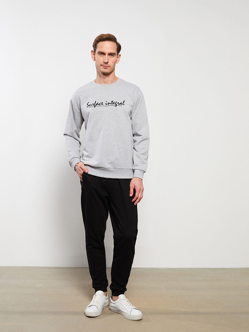 سويت شيرت كم طويل مطبوع بياقة دائرية للرجال-2