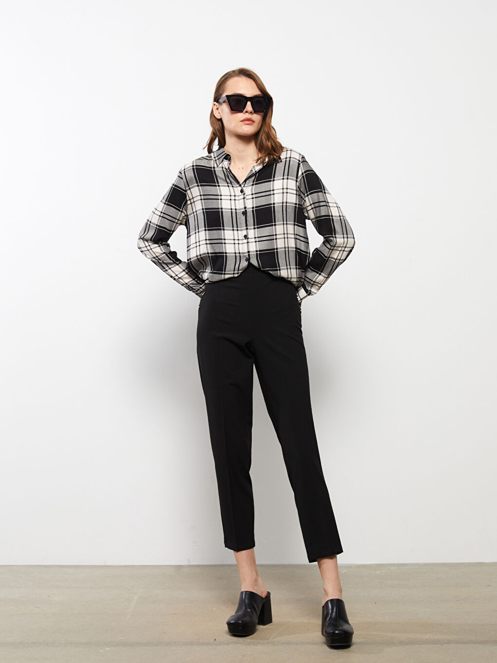 Women's Standard Fit Plain Trousers-1