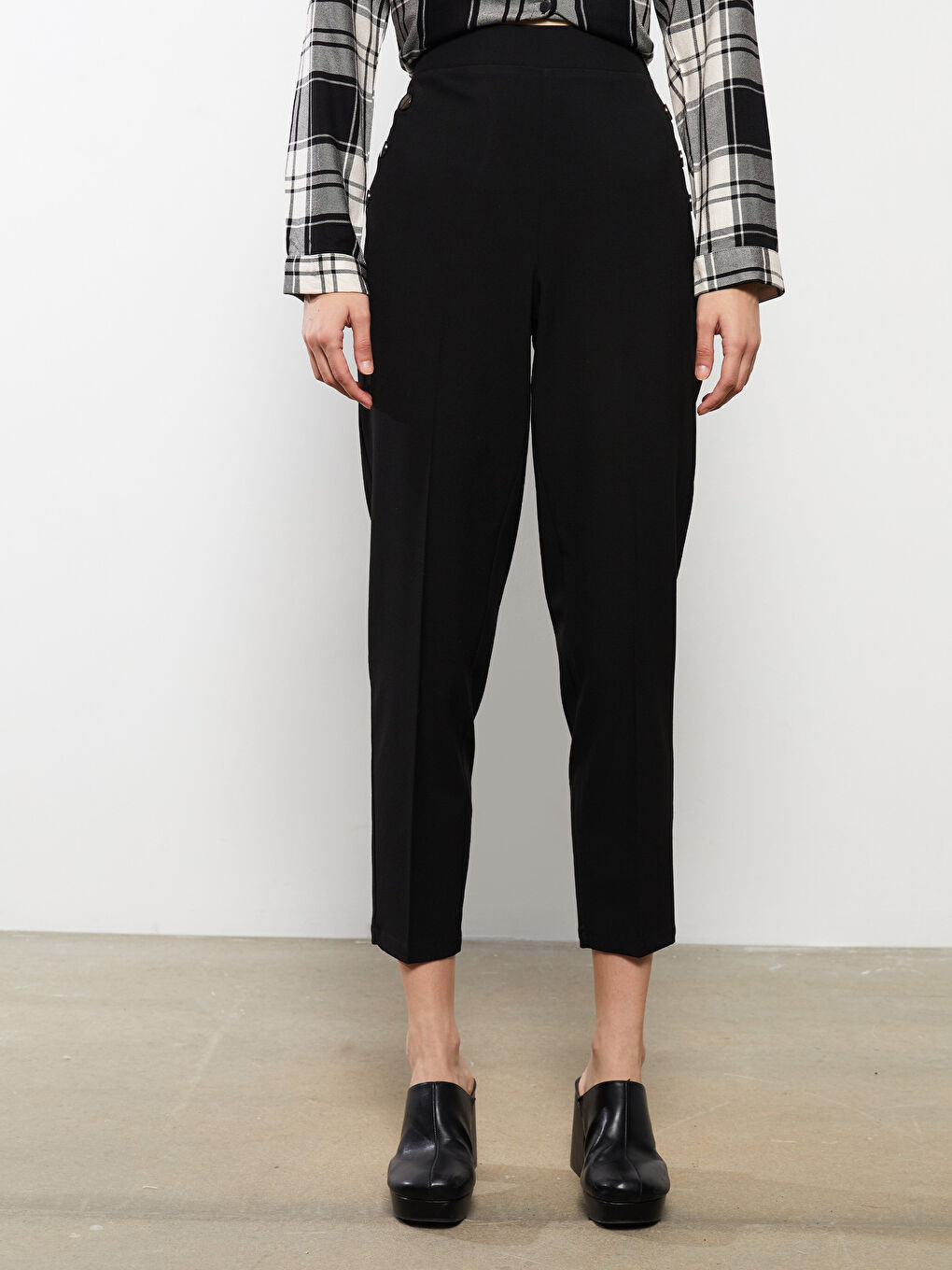 Women's Standard Fit Plain Trousers-3